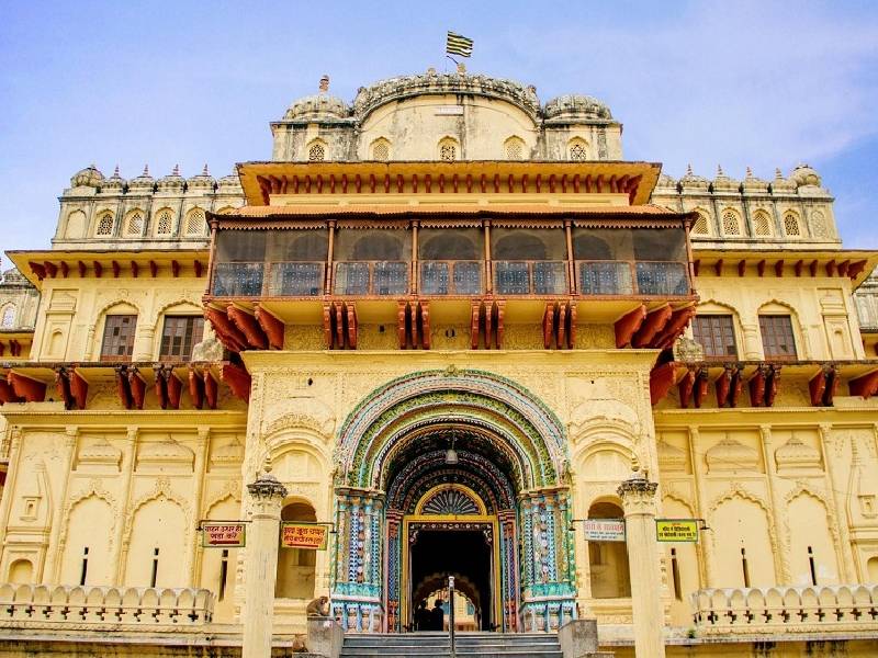 hotel near kanak bhawan