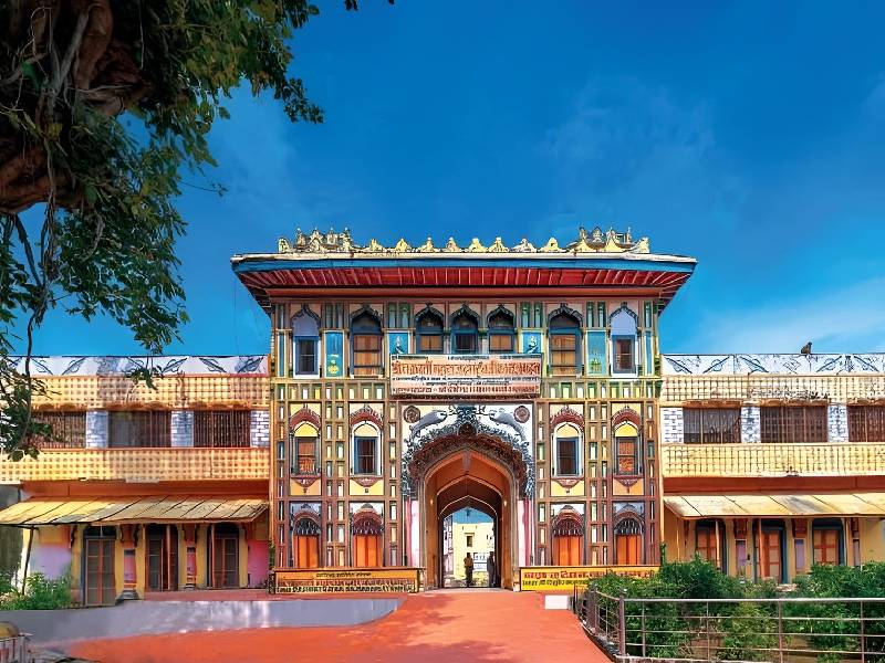 hotel near dashrath mahal